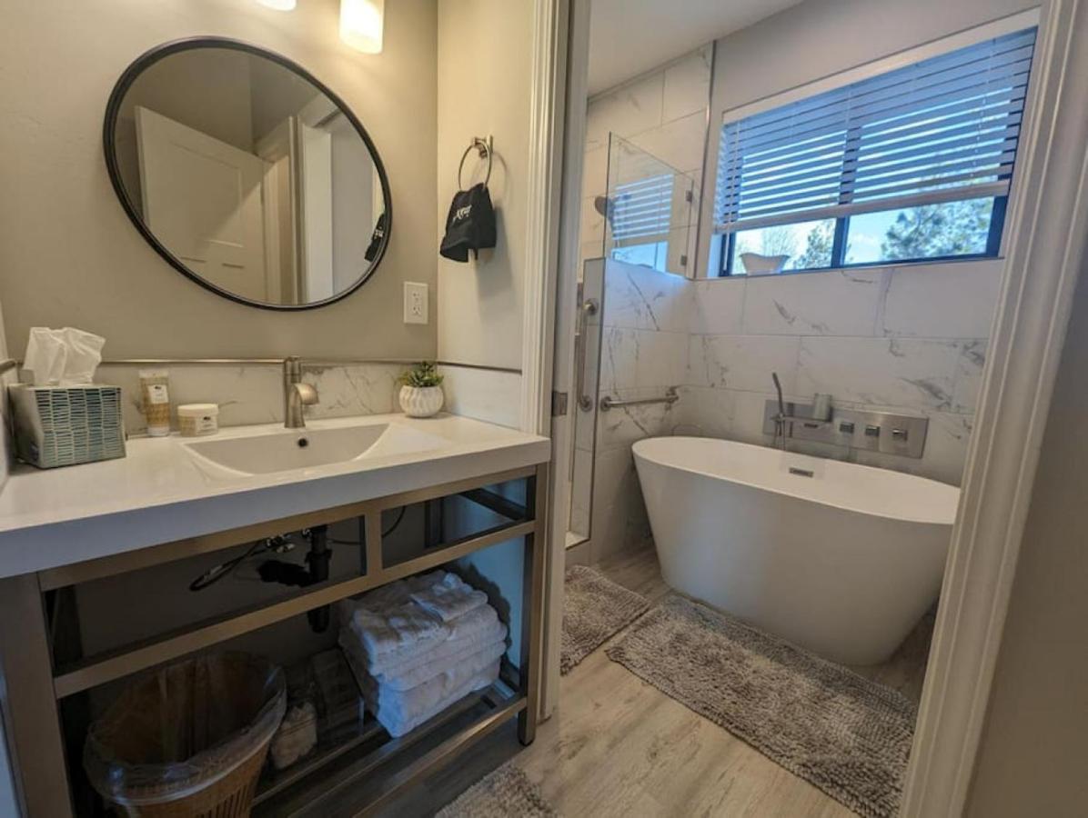 New Modern Home-Valley View-Central Camino Esterno foto